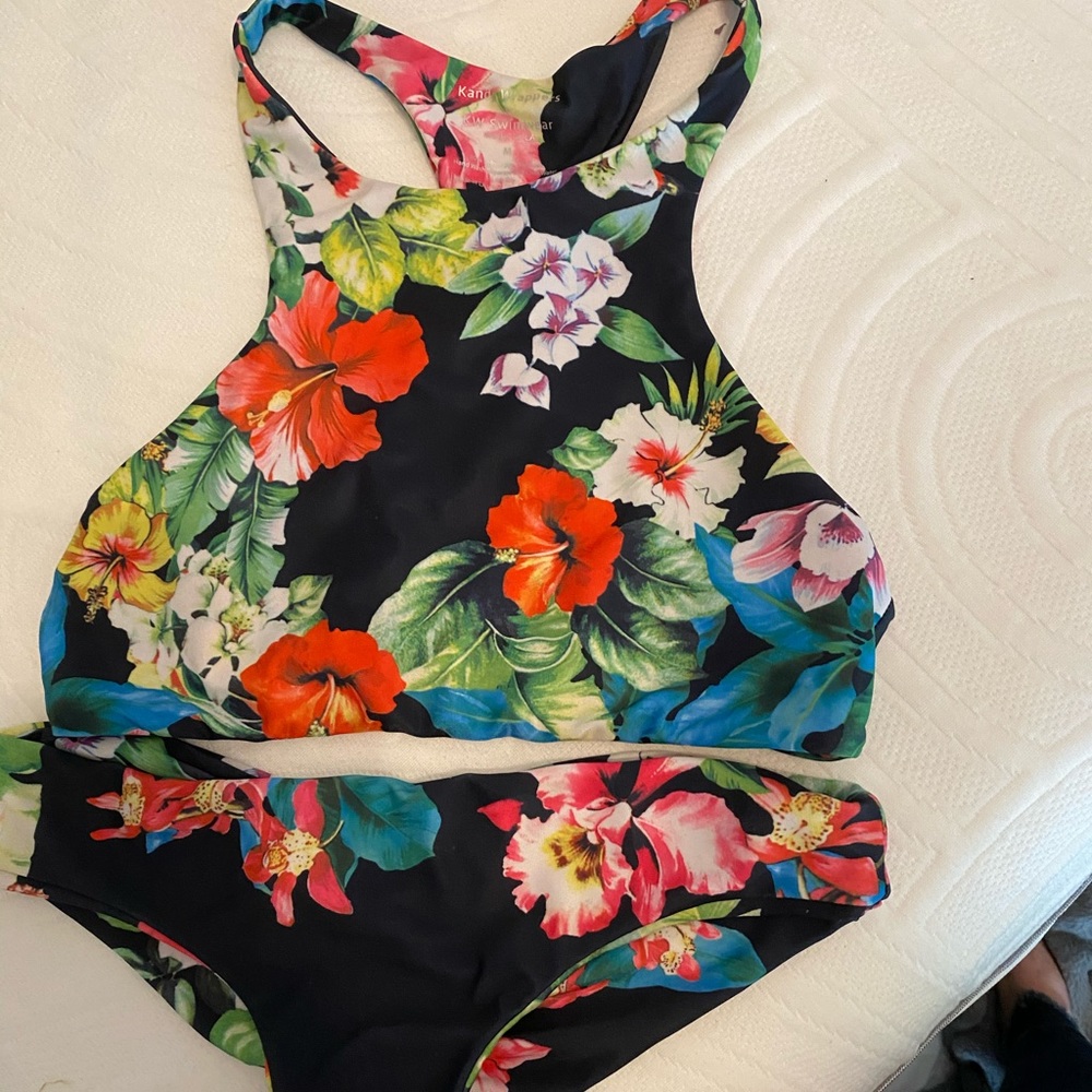 Tropical Hawaiian flower bikini